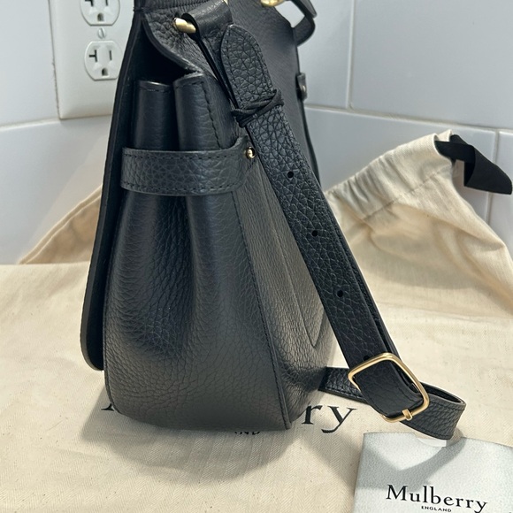 Mulberry Amberly Medium Satchel Black w/Gold Hardware EUC - Picture 5 of 15